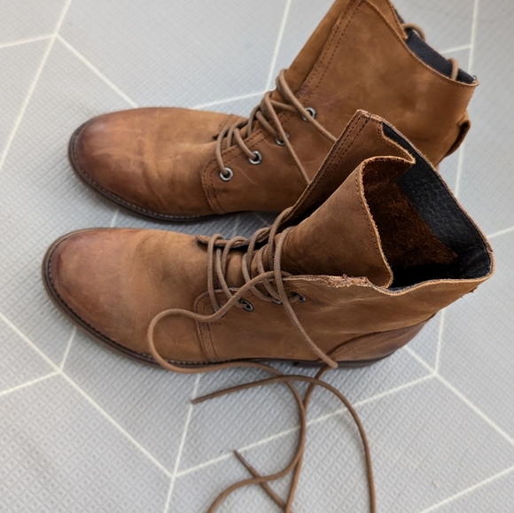 Brown leather booties - Picture 2 of 6